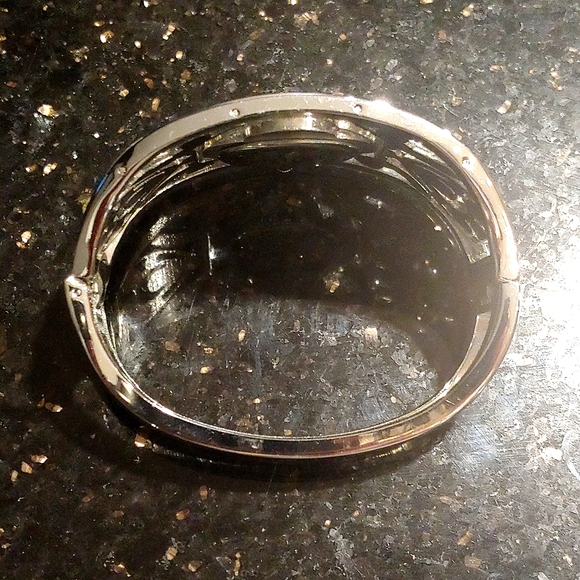 Silver cuff watch featuring Swarovski crystals. - Picture 4 of 5